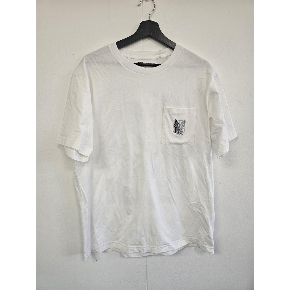 Attack On Titan Uniqlo UT Shirt Mens XL White Pocket Manga Anime‎ Graphic Tee